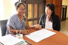 Signing the agreement to support the new feminist organisation Klahaan (Brave). Wishing them the best of success for their future projects.