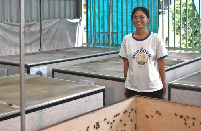Gov Huyngim works at AgriHouse cricket-rearing farm