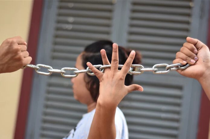 This photo represents the often seen scenario of young women