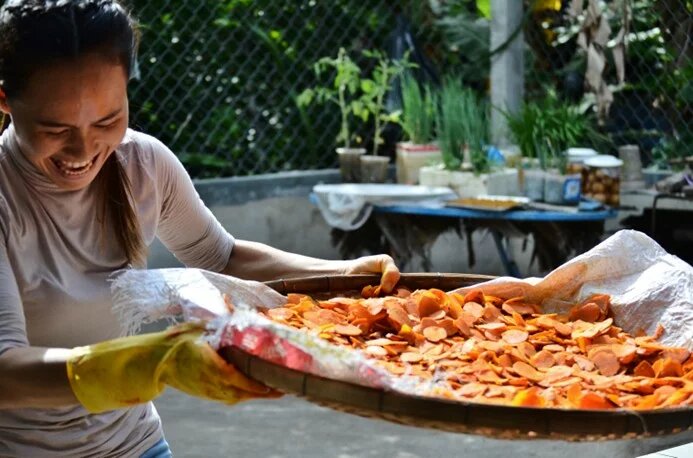 Reaksmey, known as the ‘yellow fingers lady’, is a local entrepreneur who started a turmeric supplements business to support her family.