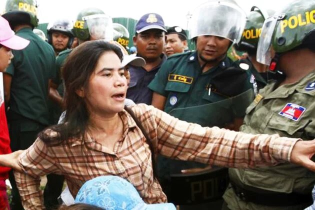 Tep Vanny blocked by riot police during protest. Vanny is one of 7 sentenced (VOA)